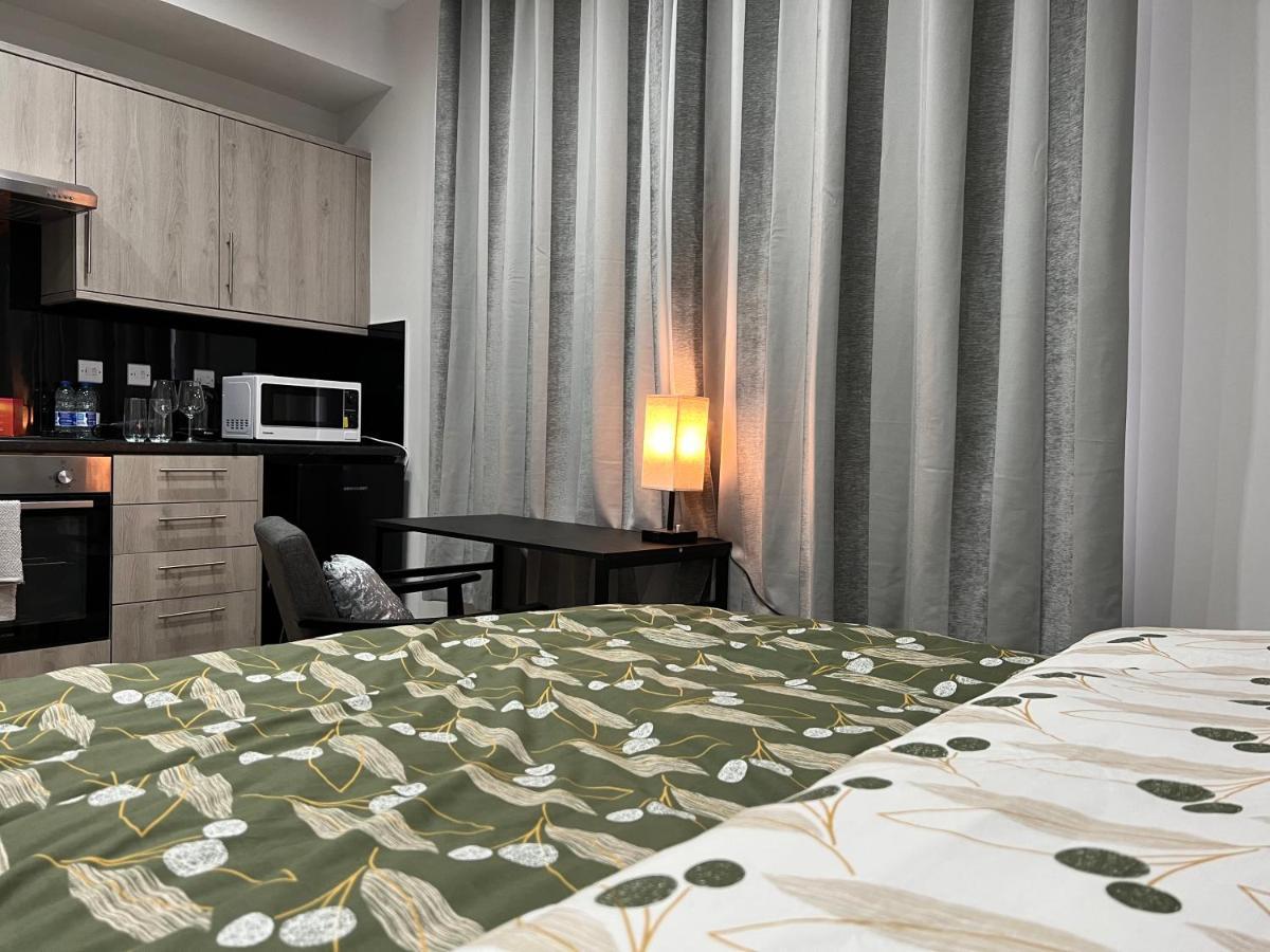 Grand Bleu - London - Next To Piccadilly Line Tube Station & Brand New Facilities Hotel Exterior photo